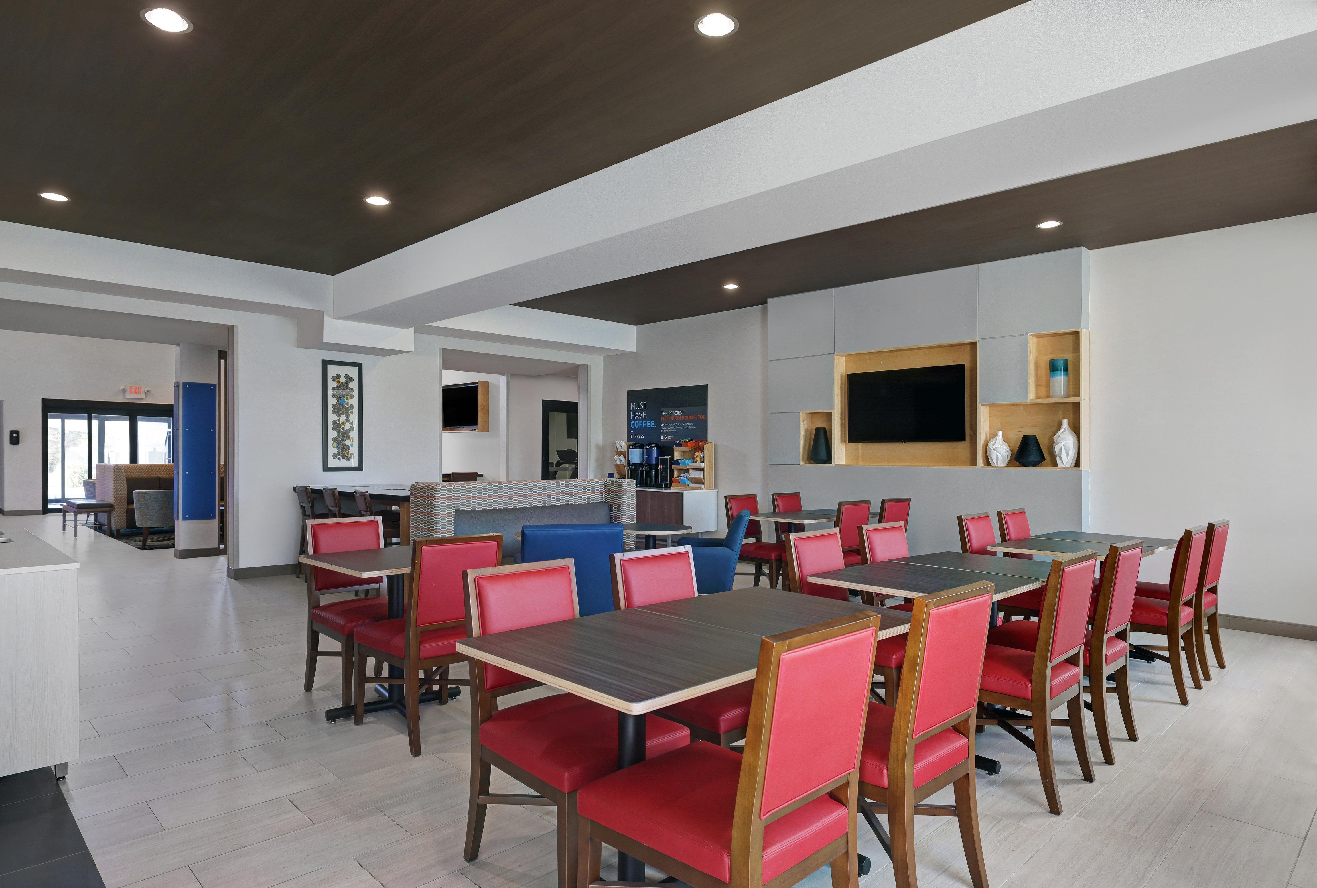 Holiday Inn Express Newport By Ihg Esterno foto