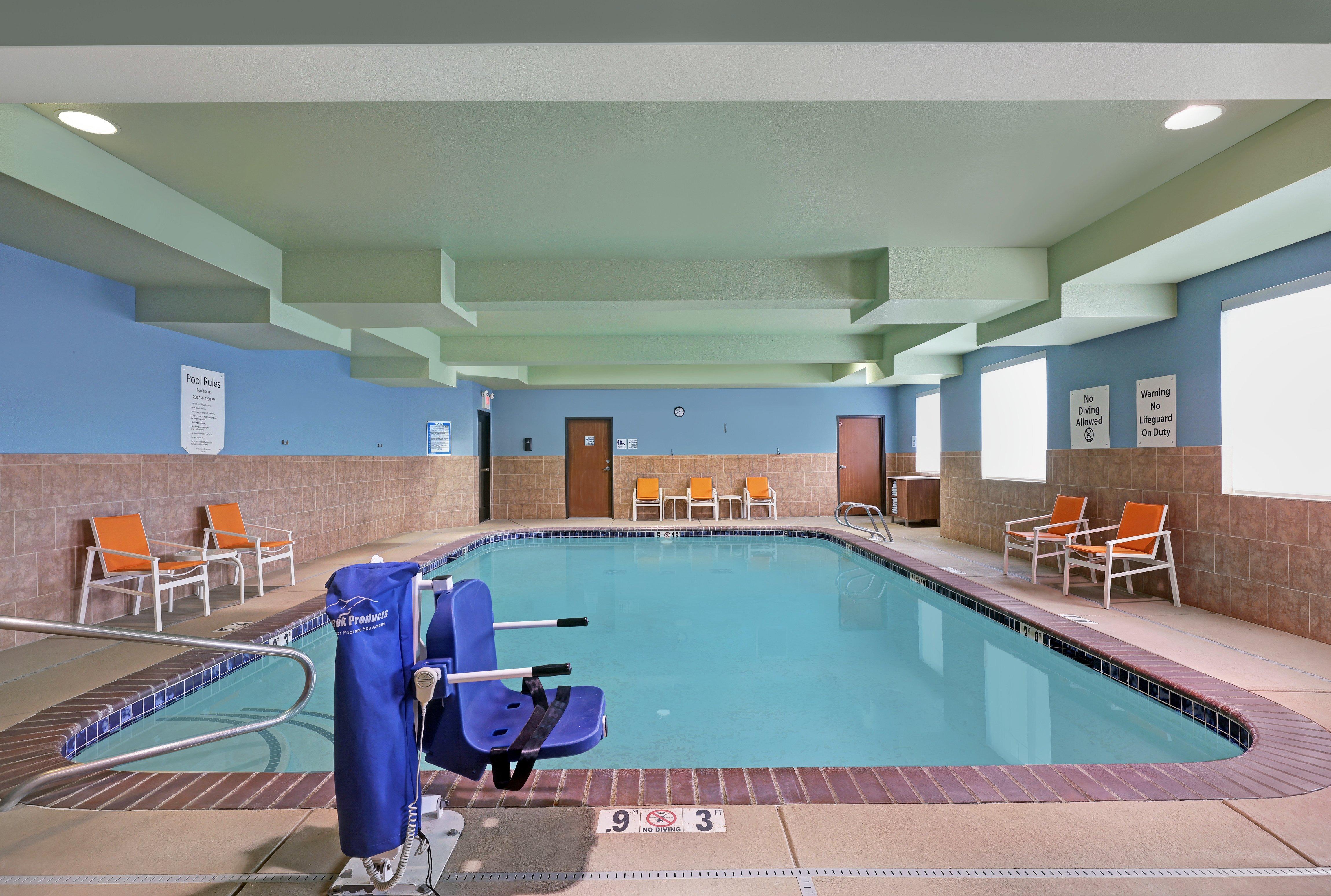 Holiday Inn Express Newport By Ihg Esterno foto