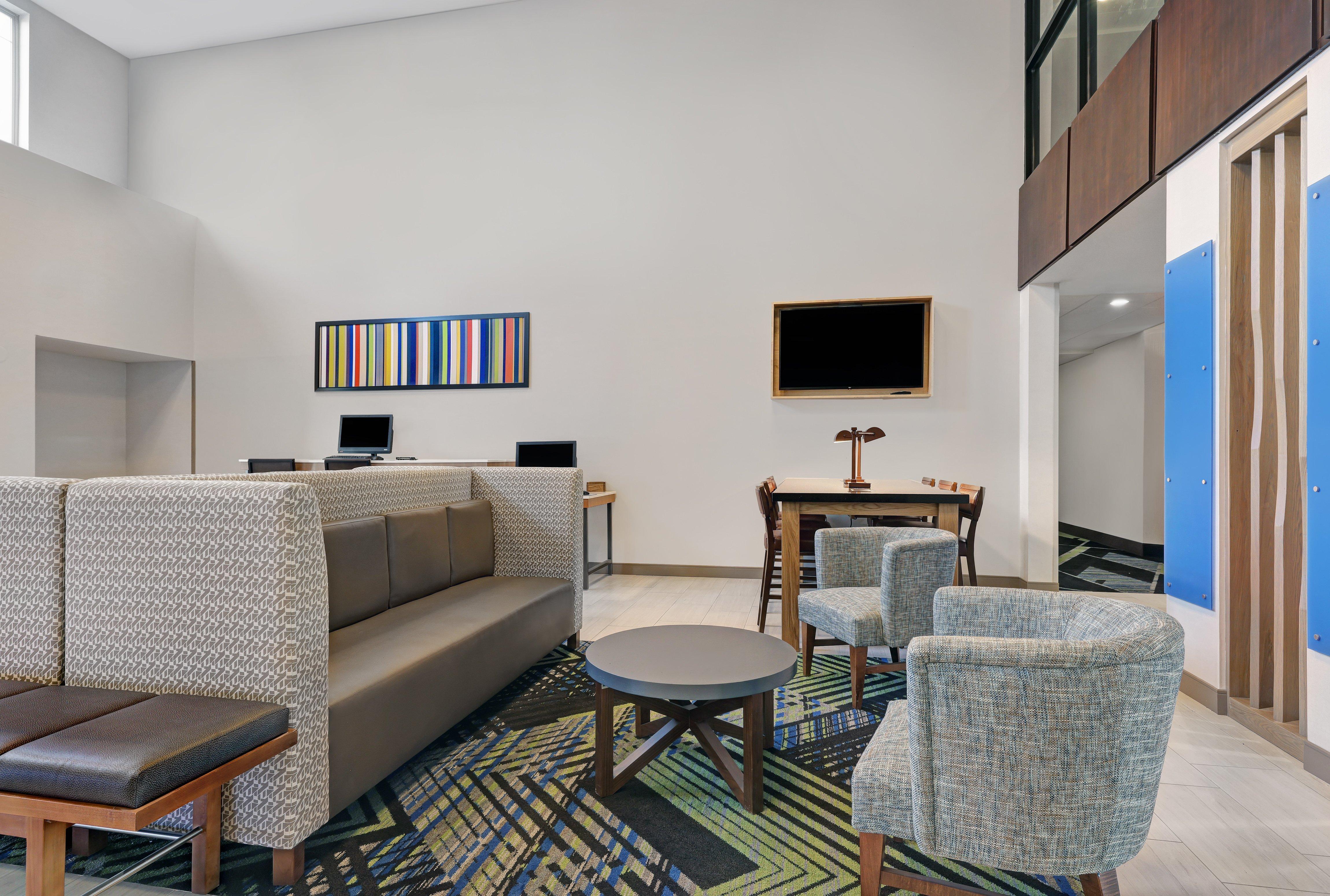 Holiday Inn Express Newport By Ihg Esterno foto