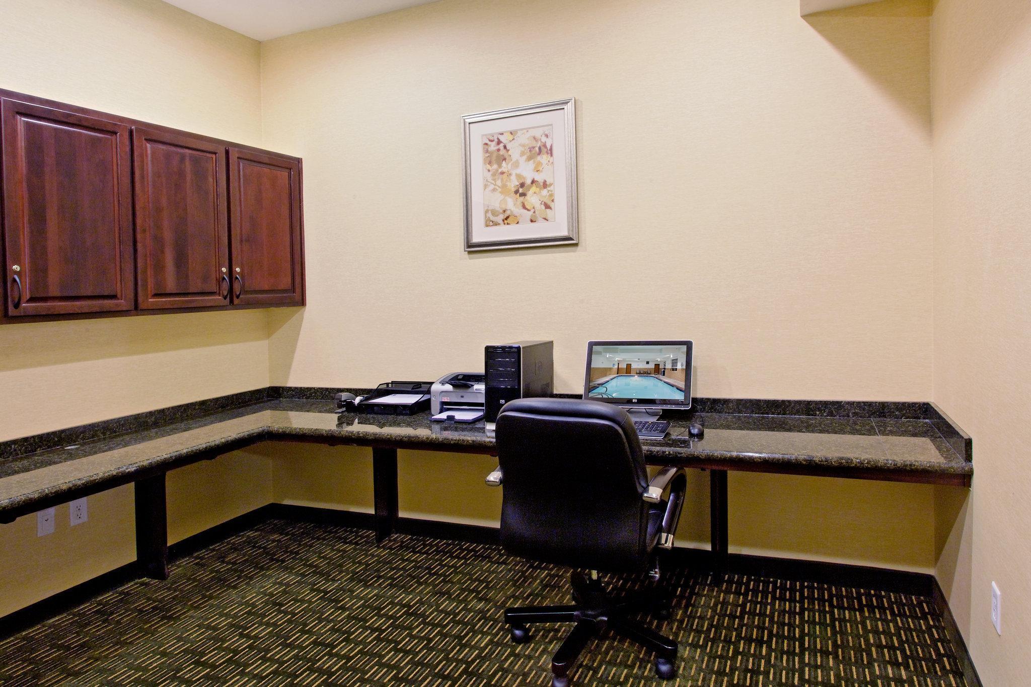 Holiday Inn Express Newport By Ihg Esterno foto