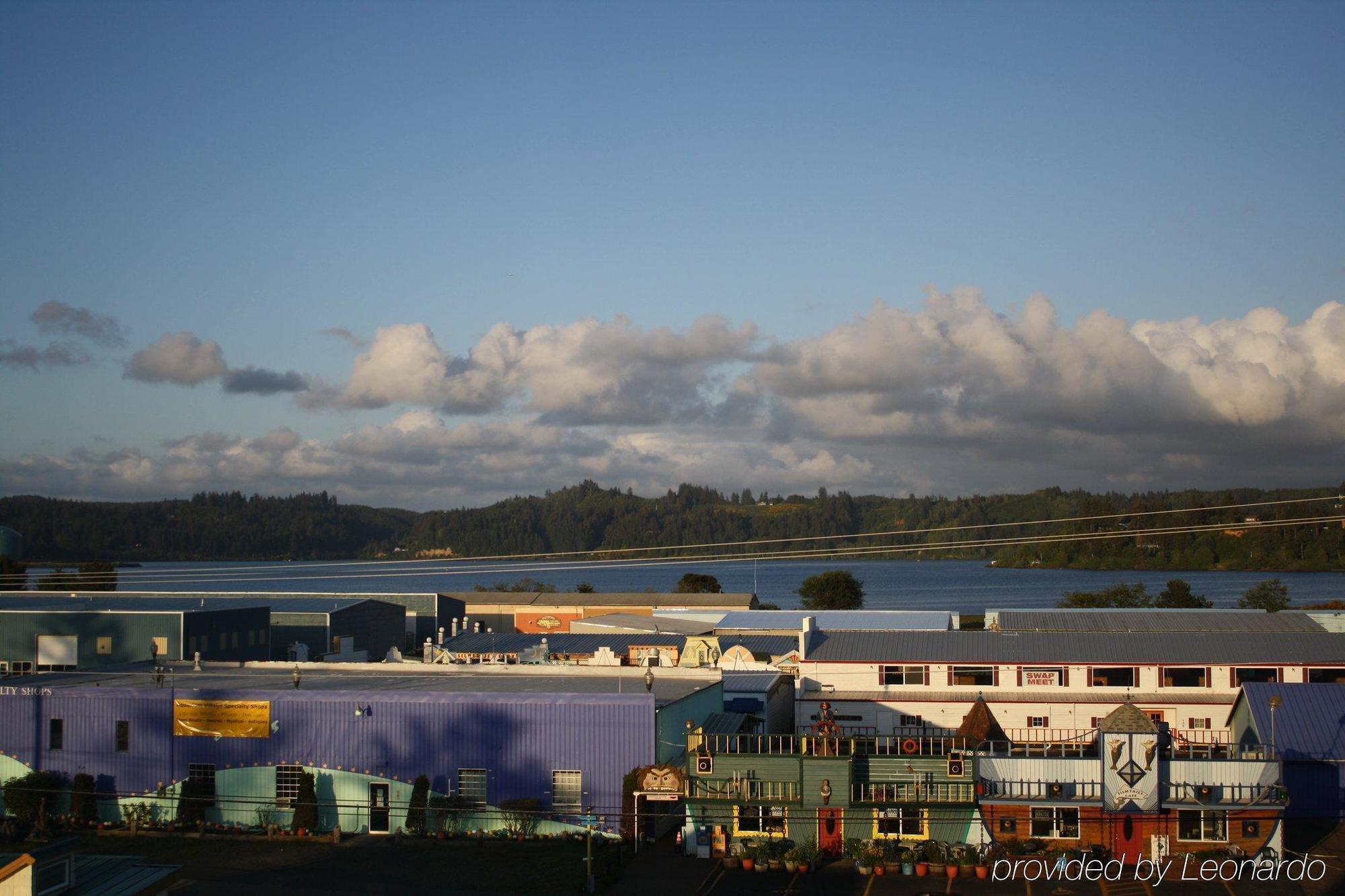 Holiday Inn Express Newport By Ihg Esterno foto