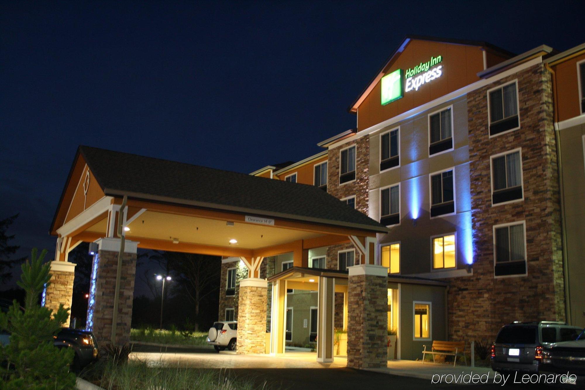Holiday Inn Express Newport By Ihg Esterno foto