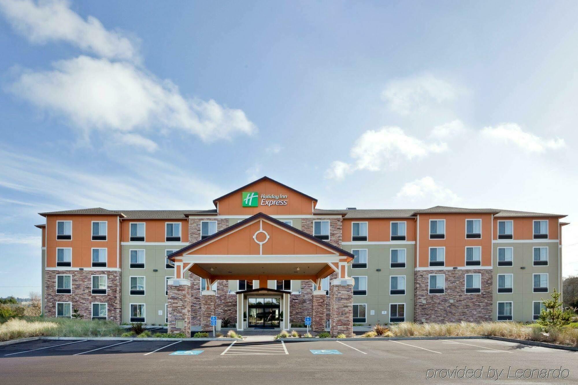 Holiday Inn Express Newport By Ihg Esterno foto