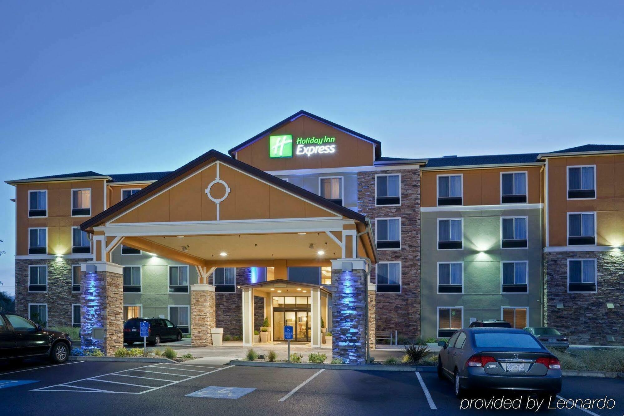 Holiday Inn Express Newport By Ihg Esterno foto