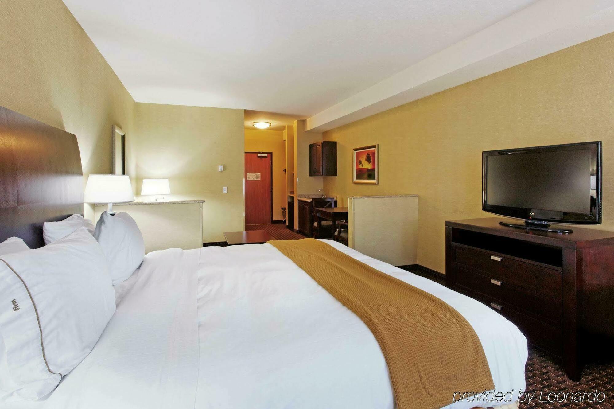 Holiday Inn Express Newport By Ihg Esterno foto